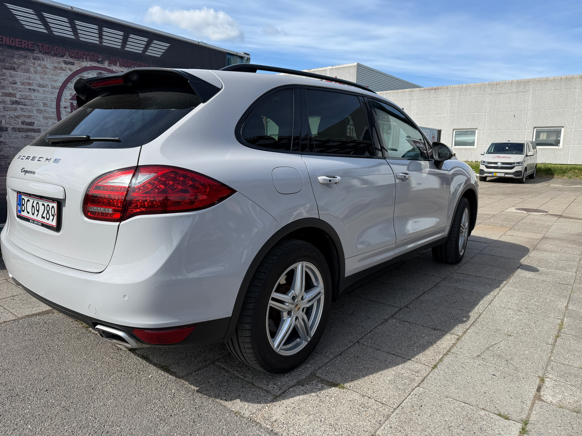 PORSCHE Cayenne Thumbnail 3