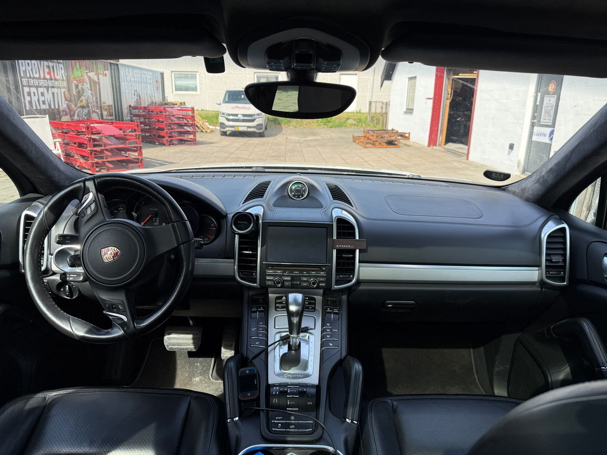 PORSCHE Cayenne Thumbnail 10