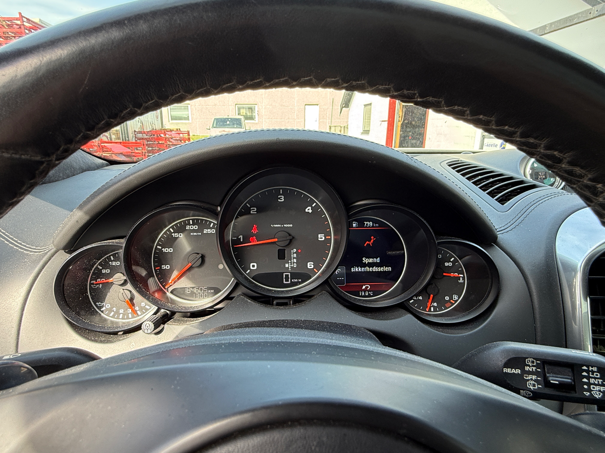 PORSCHE Cayenne Thumbnail 4
