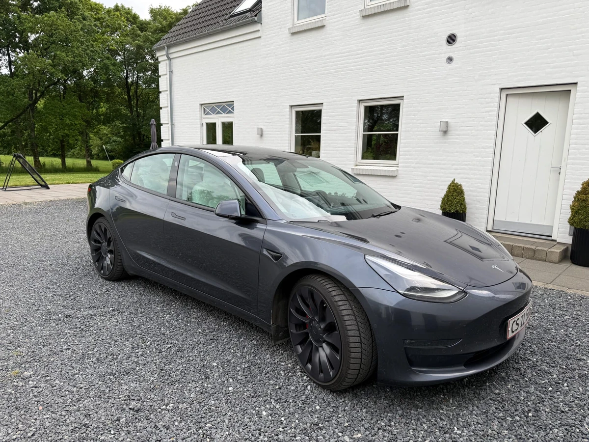TESLA Model 3