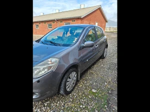 RENAULT Clio Thumbnail 2