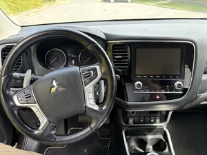 MITSUBISHI Outlander Thumbnail 3