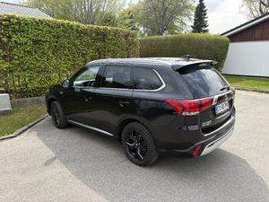 MITSUBISHI Outlander Thumbnail 10