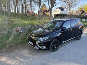 MITSUBISHI Outlander Thumbnail 1