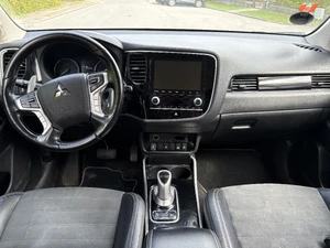 MITSUBISHI Outlander Thumbnail 4
