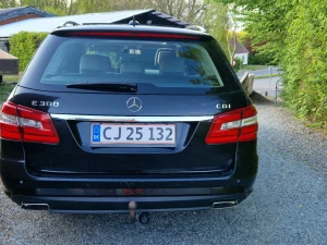 MERCEDES-BENZ E 300  Thumbnail 10