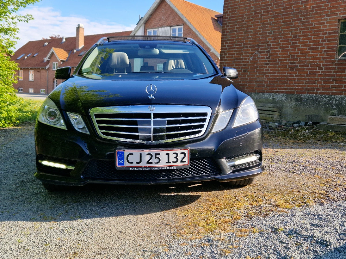 MERCEDES-BENZ E 300