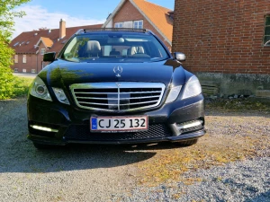 MERCEDES-BENZ E 300  Thumbnail 1