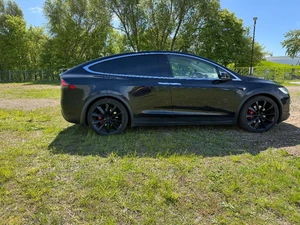 TESLA Model X Thumbnail 8