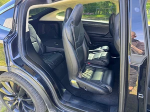 TESLA Model X Thumbnail 15