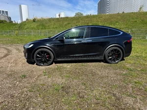 TESLA Model X Thumbnail 5