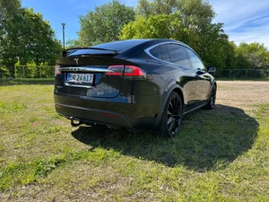 TESLA Model X Thumbnail 7