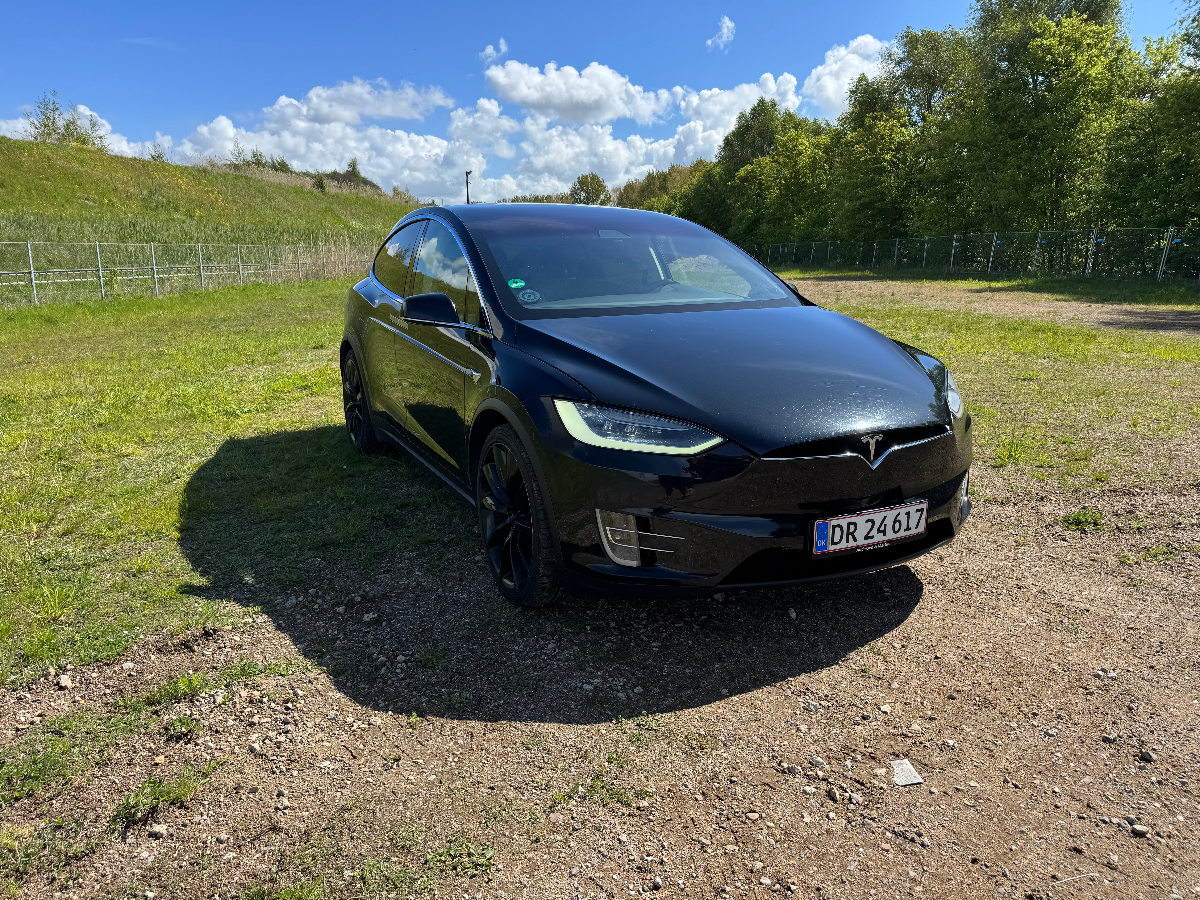 TESLA Model X