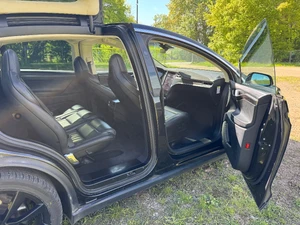 TESLA Model X Thumbnail 14