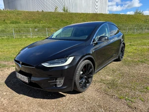 TESLA Model X Thumbnail 2