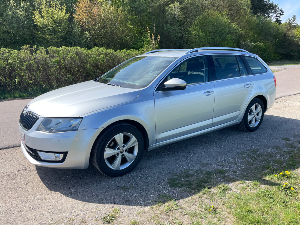 SKODA Octavia Thumbnail 1