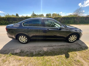 VOLKSWAGEN Passat Thumbnail 4