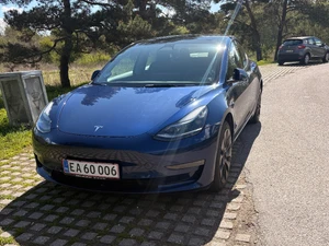 TESLA Model 3 Thumbnail 1
