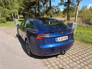 TESLA Model 3 Thumbnail 9