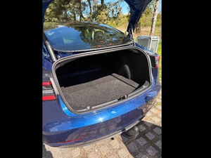TESLA Model 3 Thumbnail 3