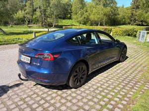 TESLA Model 3 Thumbnail 7