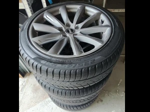 TESLA Model 3 Thumbnail 2
