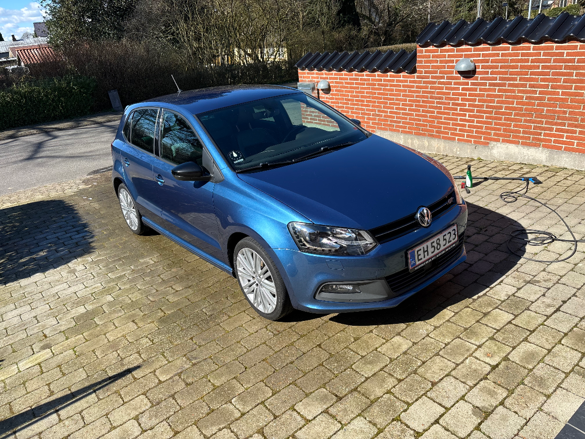 VOLKSWAGEN Polo
