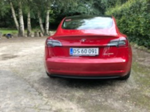 TESLA Model 3 Thumbnail 2