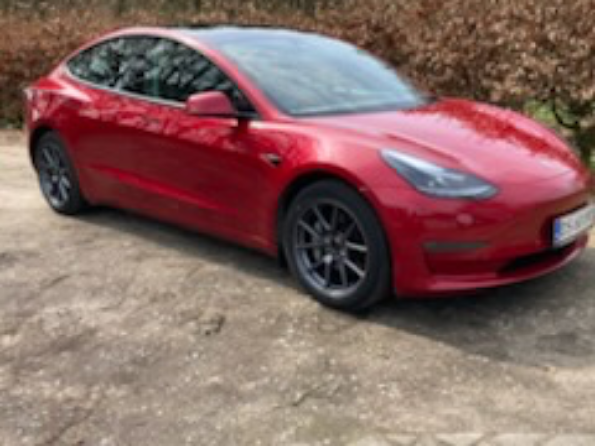 TESLA Model 3