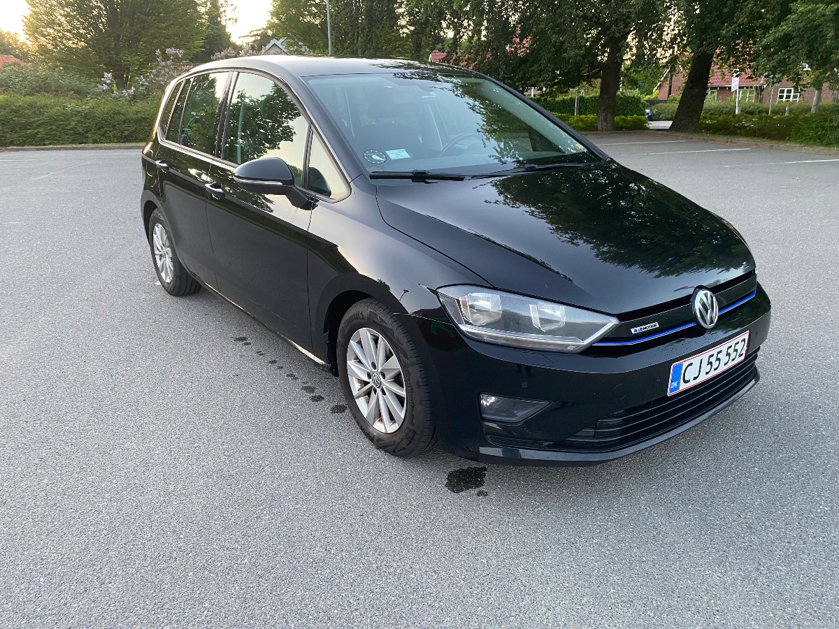 VOLKSWAGEN Golf Sportsvan