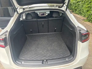 TESLA Model Y Thumbnail 3