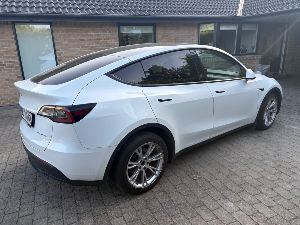 TESLA Model Y Thumbnail 11
