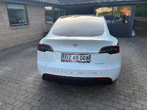TESLA Model Y Thumbnail 8