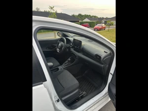 TOYOTA Yaris Thumbnail 7