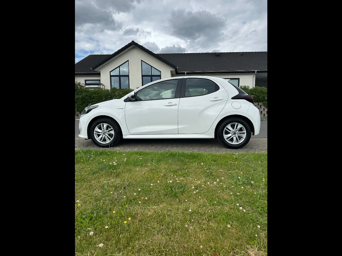 TOYOTA Yaris Thumbnail 8
