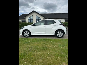TOYOTA Yaris Thumbnail 9