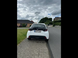 TOYOTA Yaris Thumbnail 4