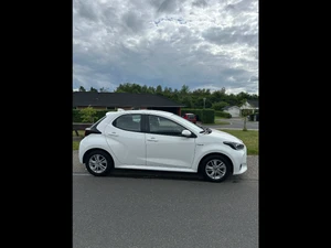 TOYOTA Yaris Thumbnail 8