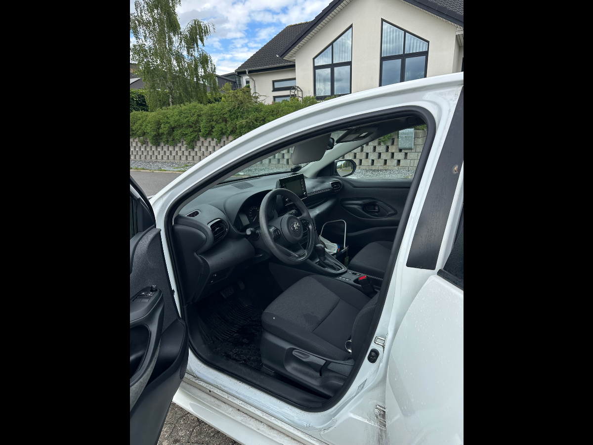 TOYOTA Yaris Thumbnail 4