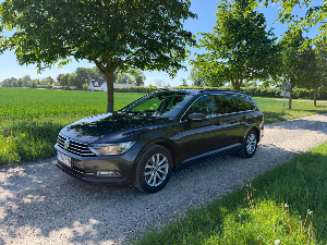 VOLKSWAGEN Passat Thumbnail 1