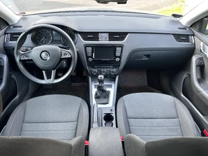 SKODA Octavia Thumbnail 2