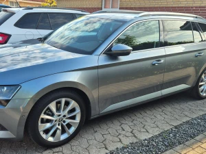 SKODA Superb Thumbnail 1