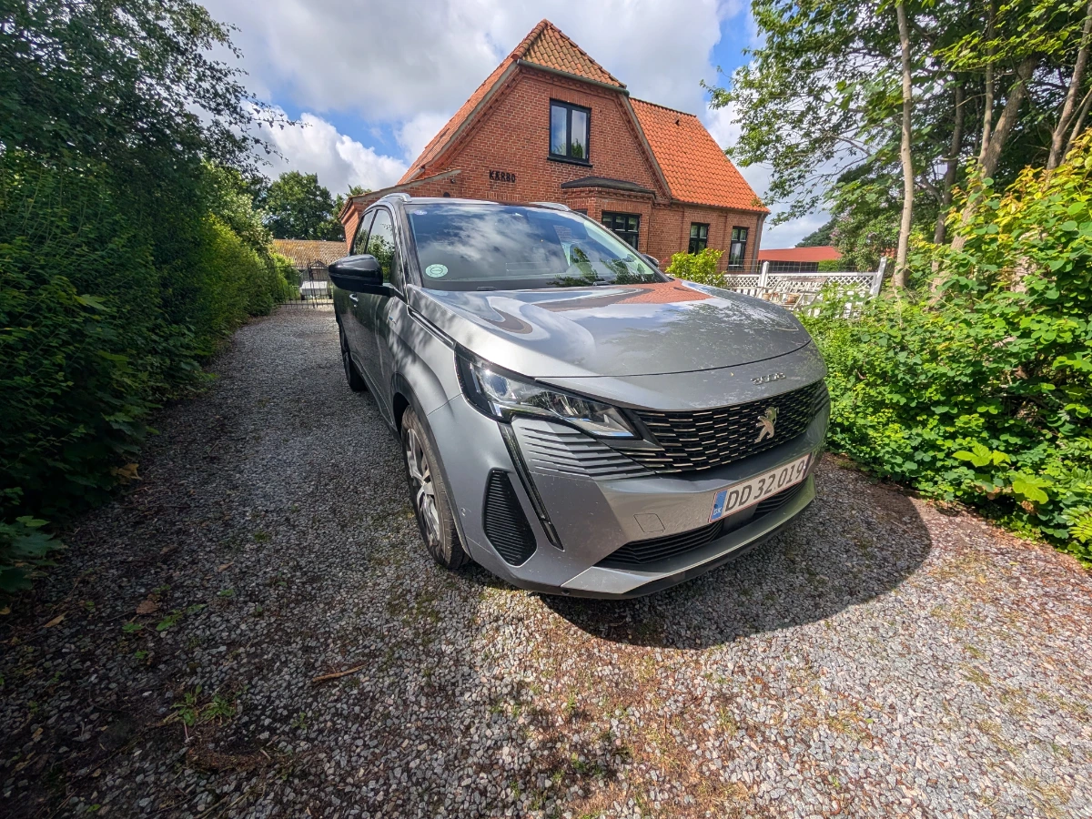 PEUGEOT 3008