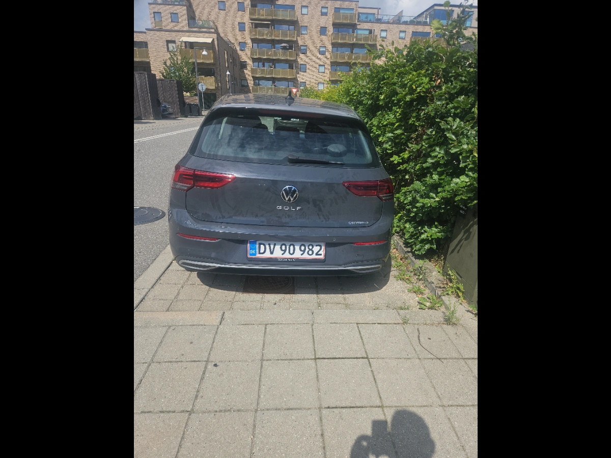VOLKSWAGEN Golf Thumbnail 4