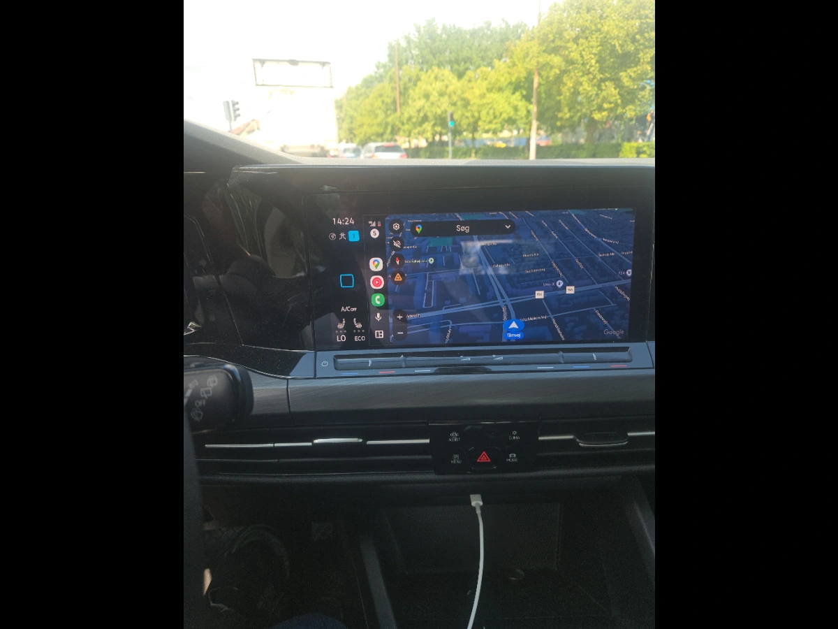 VOLKSWAGEN Golf Thumbnail 2