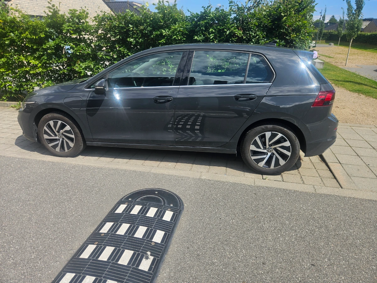 VOLKSWAGEN Golf Thumbnail 7