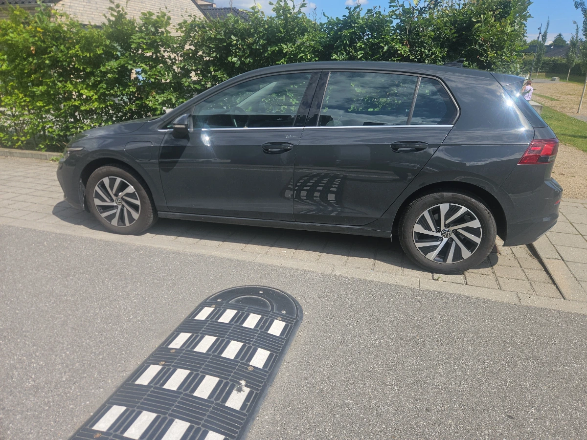 VOLKSWAGEN Golf Thumbnail 6