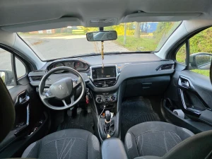 PEUGEOT 208 Thumbnail 6