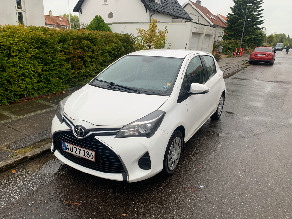 TOYOTA Yaris