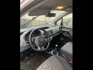 TOYOTA Yaris Thumbnail 3